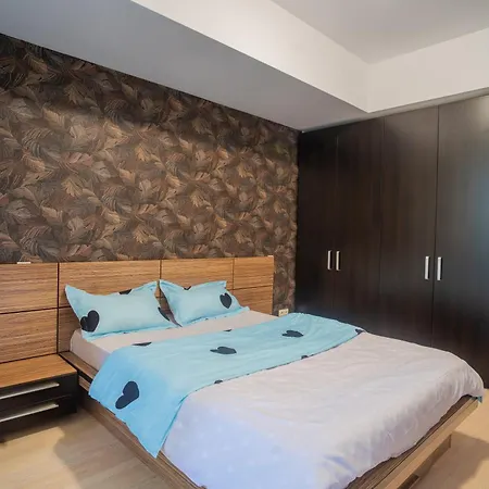 With A View 2 Apartment *